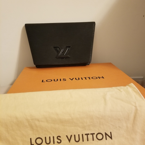 Louis Vuitton clutch - Picture 1 of 4
